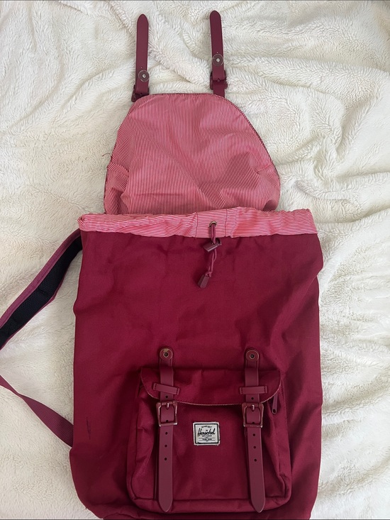 burgandy herschel backpack Classic XL providing the volume you need to pack everything in Herschel Supply Co. Settlement Backpack